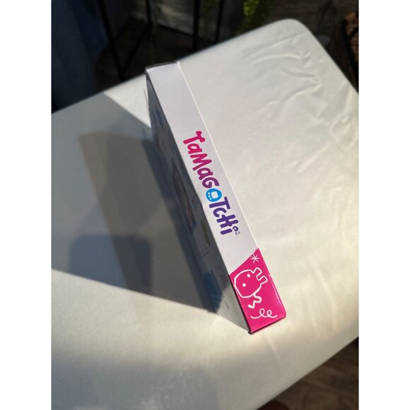 Tamagotchi Gen 1 Digital Pet Keychain Orange / Red / Yellow Shell Design Bandai - Picture 4 of 6